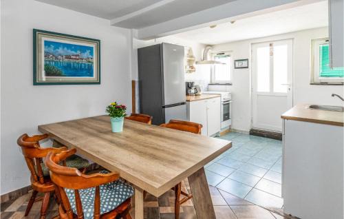 Opuzen Casa | Amazing Home In Opuzen With Kitchen