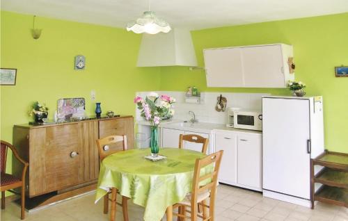 Quettehou Casa | Amazing Home In Quettehou