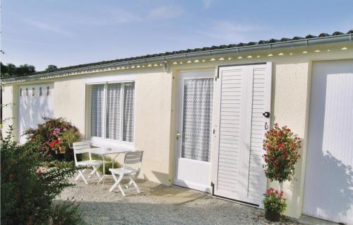 Quettehou Casa | Amazing Home In Quettehou