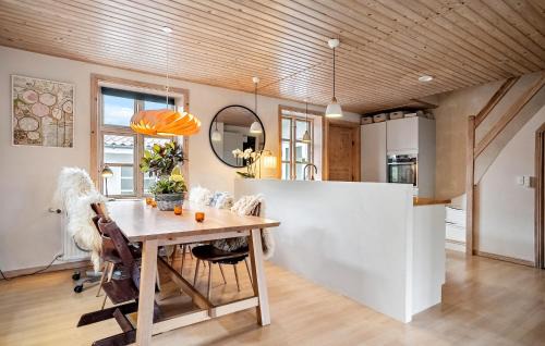 Ronne Casa | Amazing Home In Rønne With Wifi