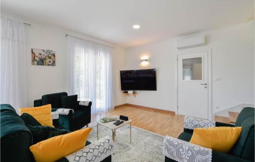 Sinj Casa | Amazing Home In Sinj With Wifi