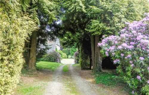 Saint-Clement-Rancoudray Casa | Amazing Home In St Clément Rancoudray