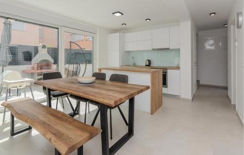 Vrsi Casa | Amazing Home In Vrsi With Wifi