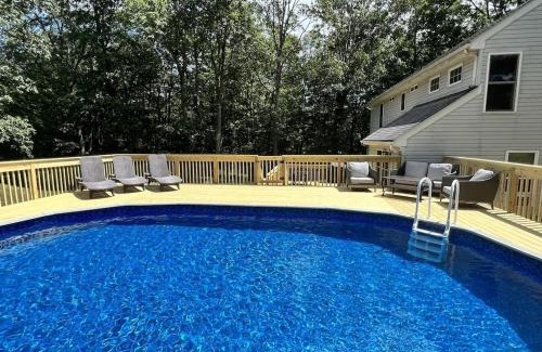 East Stroudsburg Casa | AMAZING Home with PRIVATE POOL, GAME ROOM & FIRE PIT!