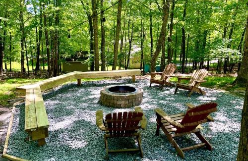 East Stroudsburg Casa | AMAZING Home with PRIVATE POOL, GAME ROOM & FIRE PIT!