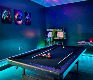 East Stroudsburg Casa | AMAZING Home with PRIVATE POOL, GAME ROOM & FIRE PIT!