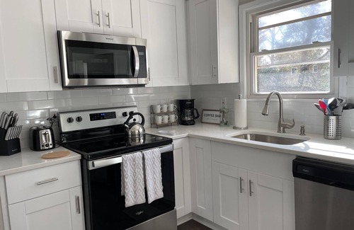 Cumming Casa | Amazing House 3 min to Lake Lanier Sleeps 6