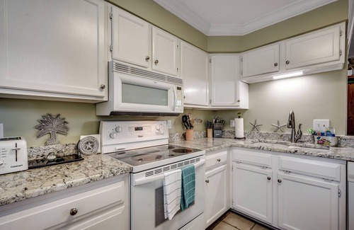 Murrells Inlet Casa | Amazing Inlet Views! End Unit Townhouse, Pool, Kayaks Incl, St Park Beach Pass Included