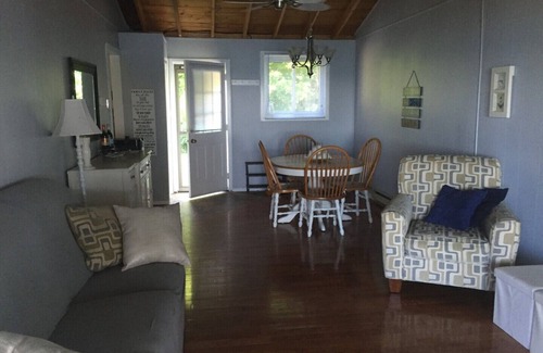 Brighton Cabaña | Hermosa cabaña del lago Ontario - ¡Fines de semana de otoño todavía disponibles!