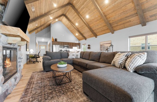 Table Rock Cabina | Amazing Lake View! No Stairs Cabin! Indoor Pool!