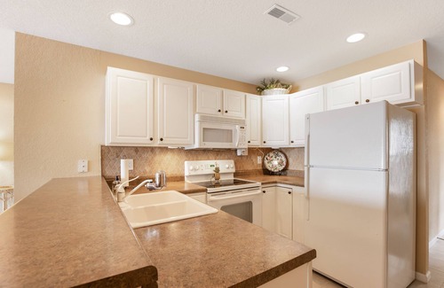 Kaiser Condominio | Amazing Lake Views Within State Park - Gated Pool