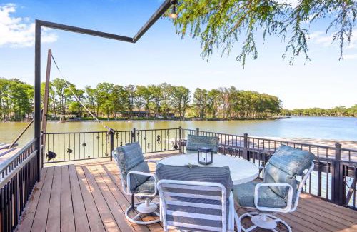 New Braunfels Casa | Amazing Lakefront Escape - A Stunner For Sleeps 14