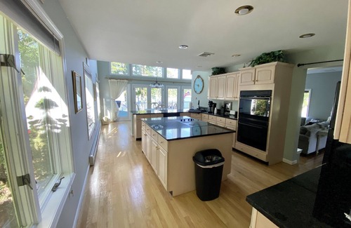 Middlefield Casa | Amazing Lakefront Property