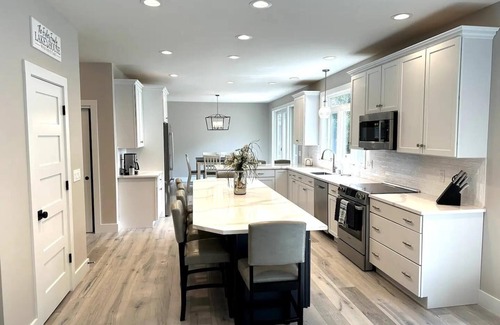 Centerville Casa | Amazing Lakefront Retreat w/ Private Beach, Dock