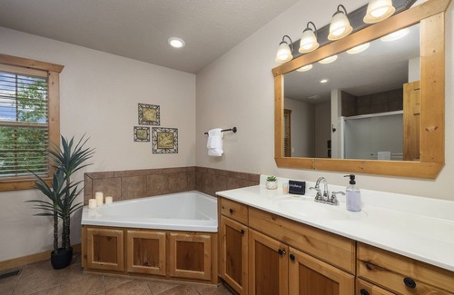Reeds Spring Cabina | Amazing! Lakefront Cabin | Resort Amenities | Golf