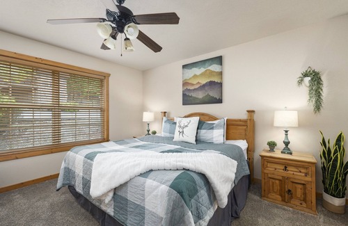 Reeds Spring Cabina | Amazing! Lakefront Cabin | Resort Amenities | Golf