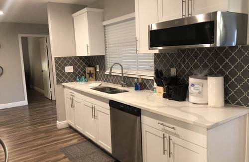Dunedin Casa | AMAZING LARGE VACATION HEATED POOL & HOT TUB HOME DUNEDIN CLEARWATER!