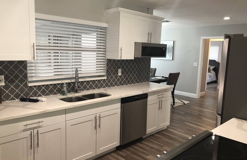Dunedin Casa | AMAZING LARGE VACATION HEATED POOL & HOT TUB HOME DUNEDIN CLEARWATER!