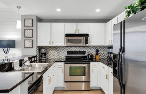 Panama City Beach Condominio | Amazing Location, Gulf Views, Right On Beach!