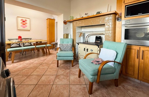 Claddagh Casa | Amazing location, 1930s Family home in the centre of Galway City.