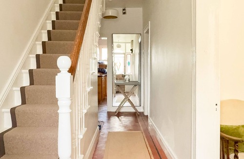 Claddagh Casa | Amazing location, 1930s Family home in the centre of Galway City.