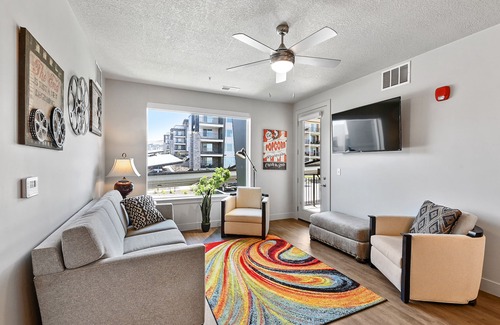 Herriman Apartamento | Amazing Location! California King Bed, Queen Sofa Sleeper & 2 Twin Beds!