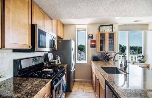 Boyne City Condominio | AMAZING LOCATION! Condo in Heart of Downtown-Walk to Restaurants, Shops & Beach