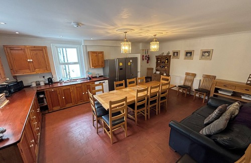 Whitchurch Casa | Amazing location large spacious 3 storey Georgian listed building sleeps 15