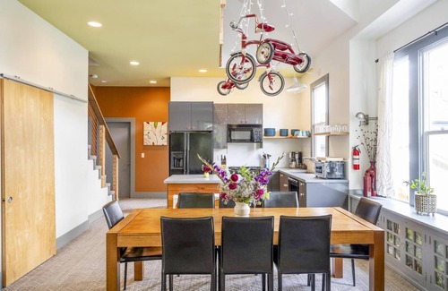 Alberta Casa | Increíble ubicación, decoración moderna, ideal para familias en Alberta Arts District.