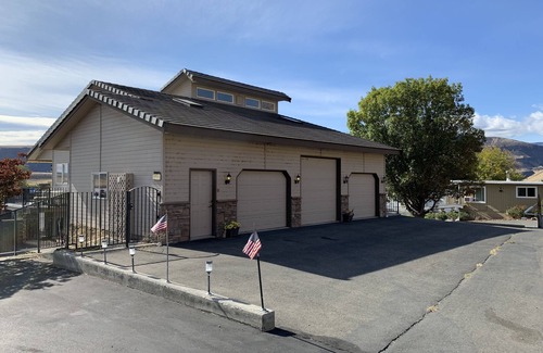 Quincy Casa | AMAZING LOCATION ON THE COLUMBIA RIVER, ENTIRE HOUSE, EXPANSIVE LAWN.
