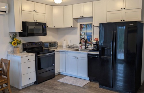 Coeur d'Alene Casa | AMAZING LOCATION-Close to Coeur D' Alene but settled in a wooded atmosphere.
