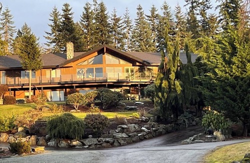 Mount Vernon Cabina | Amazing Lodge Retreat amongst a hundred acres of woods!