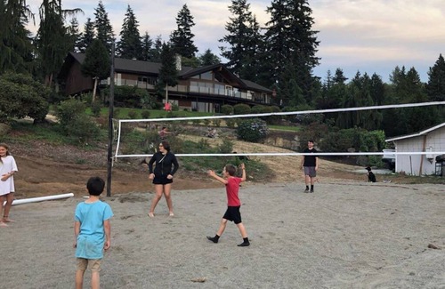 Mount Vernon Cabina | Amazing Lodge Retreat amongst a hundred acres of woods!