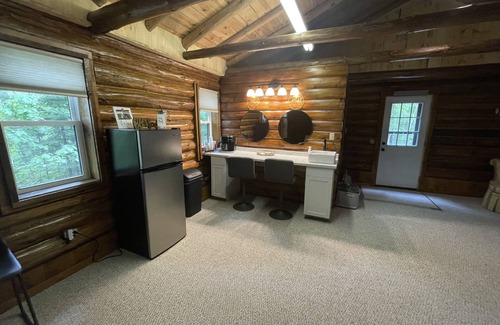 Lake Cabina | Amazing Log Cabin Nestled in 1000s of Acres of Beautiful Forest