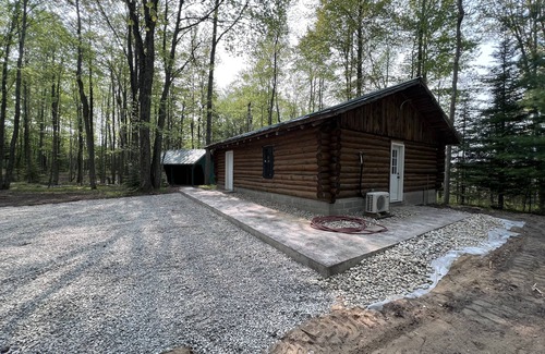 Lake Cabina | Amazing Log Cabin Nestled in 1000s of Acres of Beautiful Forest