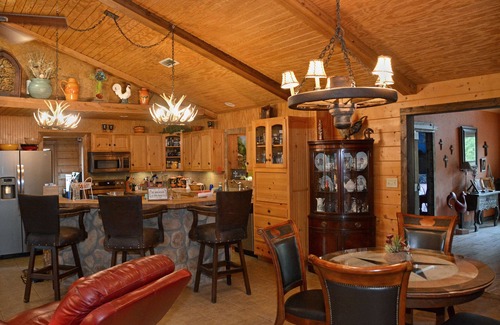 Granbury Cabina | Amazing Log Home on 4 acres