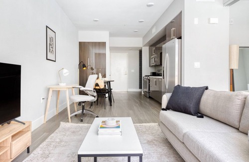 Downtown Long Beach Apartamento | Amazing Long Beach 1BR w/ Pool & Gym, walk to Ocean Blvd, by Blueground