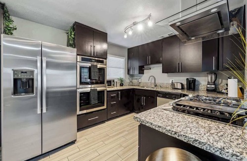 Pinto Palomino Casa | Amazing Lux Stay! w/ heated Pool 10min to Strip