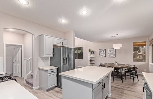 Seville Casa | Amazing Modern 5/4 with Heated Pool Golf Community