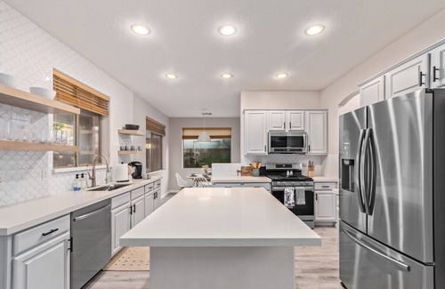 Seville Casa | Amazing Modern 5/4 with Heated Pool Golf Community