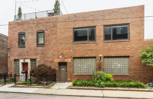 Chatham-Arch Casa | Amazing Modern Chic Mass Ave Townhome with Amenities