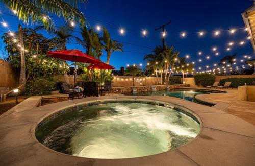 Southeast Anaheim Casa | Amazing Modern Pool House near Disneyland