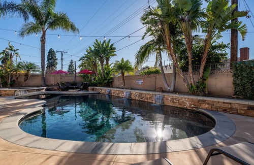 Southeast Anaheim Casa | Amazing Modern Pool House near Disneyland