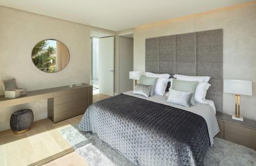Nueva Andalucia Villa | Amazing modern villa located mins from beach RDR234