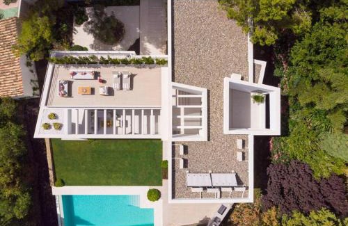 Nueva Andalucia Villa | Amazing modern villa located mins from beach RDR234
