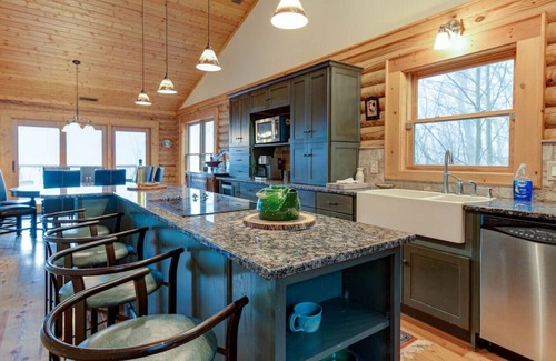 Laurel Ridge Cabina | Amazing Mountain Views ~ Black Mnt~ Asheville Cabin Hot Tub