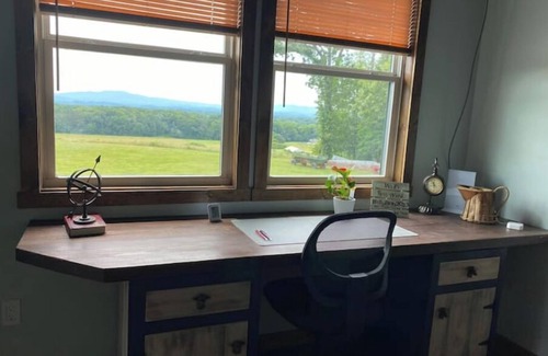Cleveland Cabina | Amazing Mountain Views, Cabin, Private Farm Setting, Convenient Location
