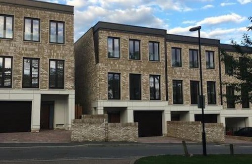 Whittington Casa | Amazing new built townhouse with garden in London