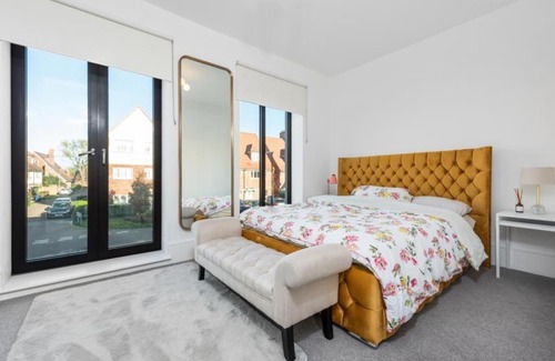 Whittington Casa | Amazing new built townhouse with garden in London