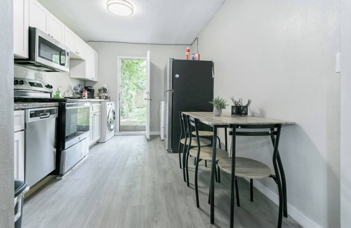Riverview Casa | Amazing “NEW” Cottage. Minutes To Airport & Downtown